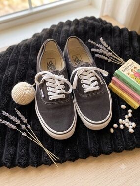 Vans Black Canvas Low-Top Sneakers with White Laces men’s 8, women’s 9.5